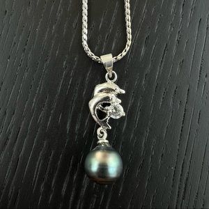 Silver colored necklace faux Pearl, dolphin and jewel